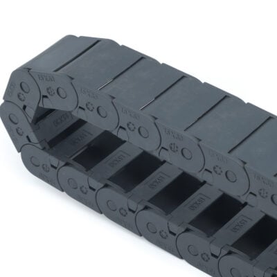 Black plastic drag chain 15x30mm for cable management and protection.